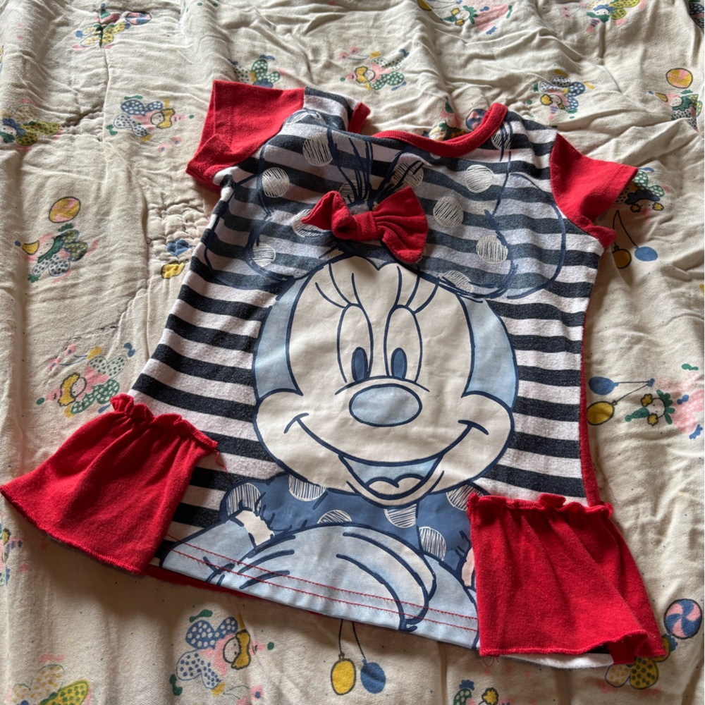 2T Minnie Mouse tshirt small stain